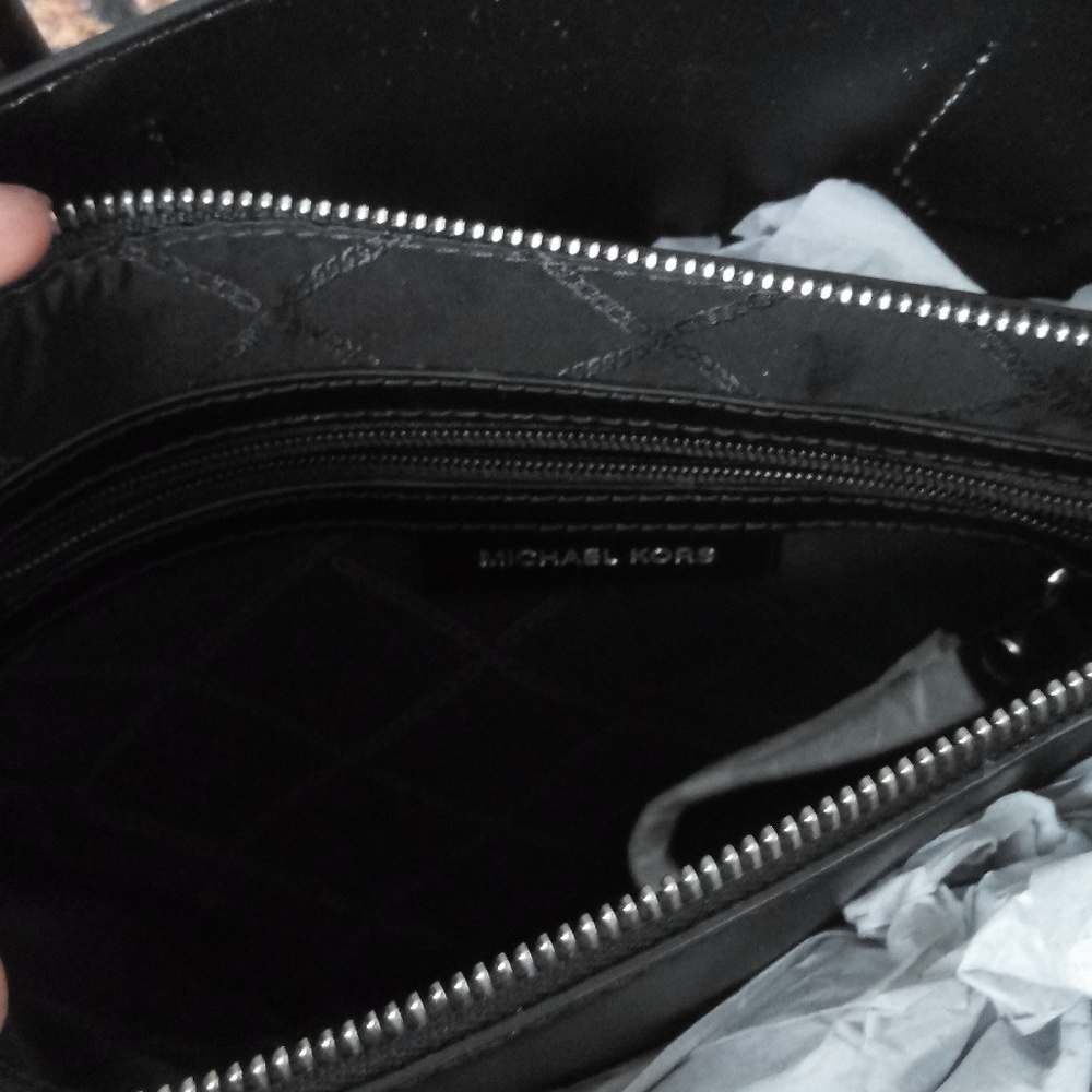 Michael kors purse - Picture 4 of 6